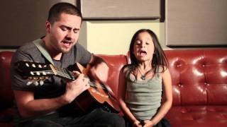 Alexa Narvaez y Jorge cantando "Rolling in the Deep"