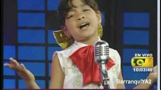 Salomé cantando "Amor eterno"