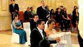 Papá sorprende a novia cantando en su boda Ave María