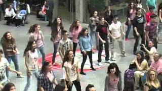 Flashmob Madrid Atocha (Sa grada Familia - Jorge Juan,165)