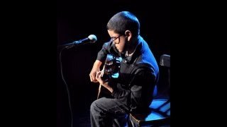 Niño tocando impresionante la guitarra "Titanic" My Heart Will go on