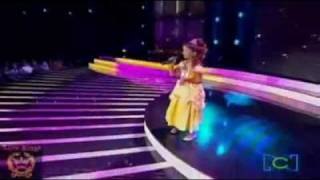  Niña de 8 años con voz impresionante