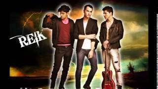 Luis Fonsi, Reik y Sin Banderas
