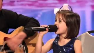 Niña de 7 años conmueve al público con su espectacular voz