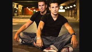 Andy & Lucas - Tan orgullosa