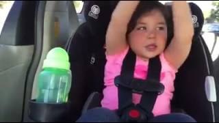 Niña de 3 años cantando I love Rock´n´Roll