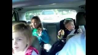 Cantando Bohemian Rhapsody de camino al colegio