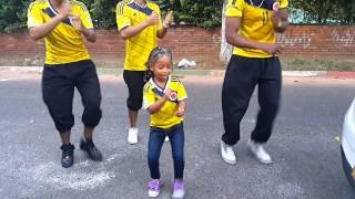 Niña bailando swagga
