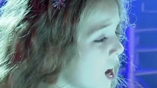 Niña cantando La Boheme