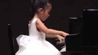 Sora tocando la sonata K331 Allegretto de Mozart