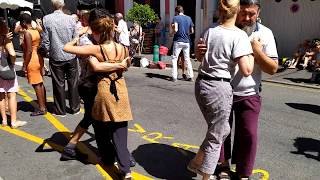 Tarbes bailando tango en la calle