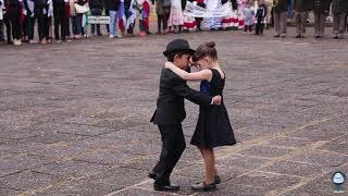 Niños bailando tango