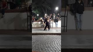 Bailando tango en la calle Defensa