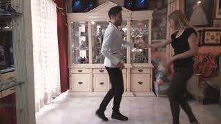 Bailando cumbia. Oye mujer